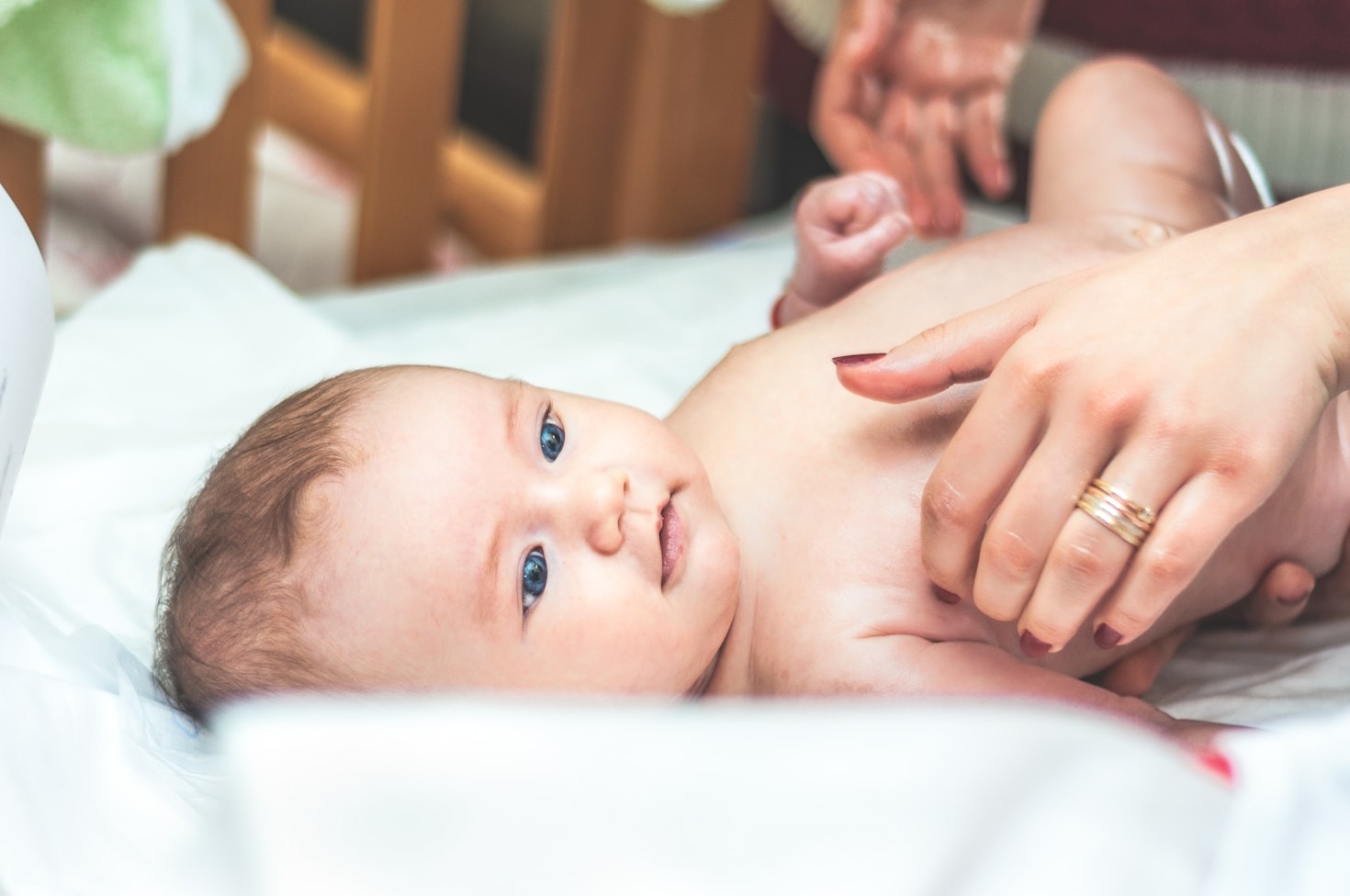 Wie Babymassage die Bindung zu Ihrem Kind stärkt